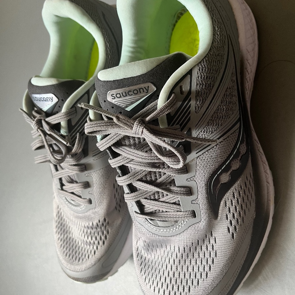 Saucony Women's Omni 19/Everun Running shoes Size 8